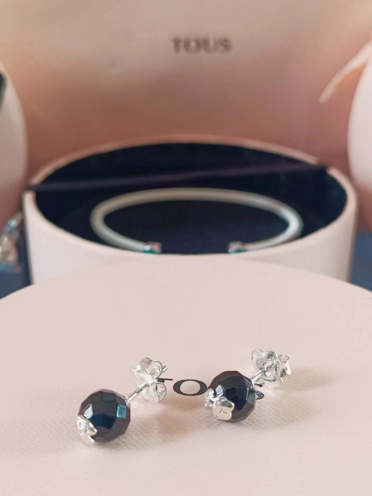 Silver Color Earrings with faceted onyx