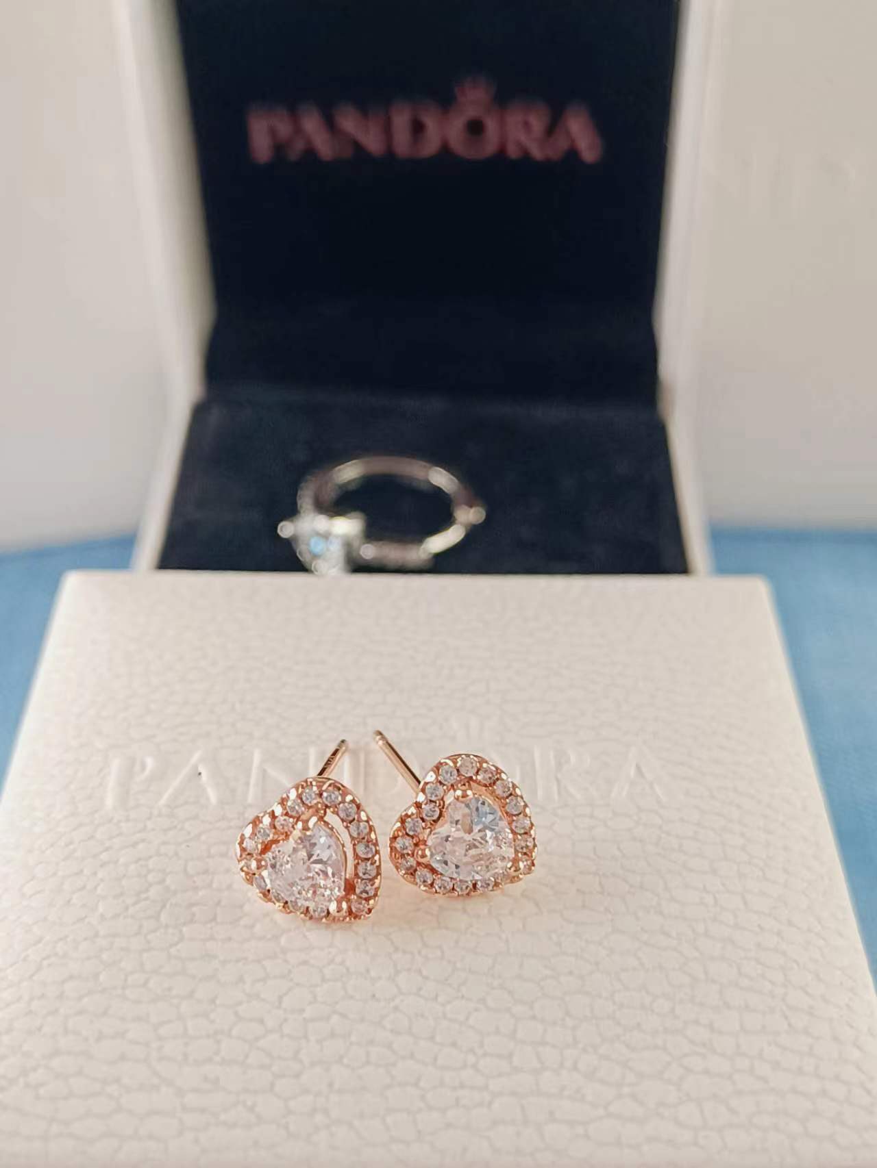 Sparkling Elevated Heart Stud Earrings Rose gold plated