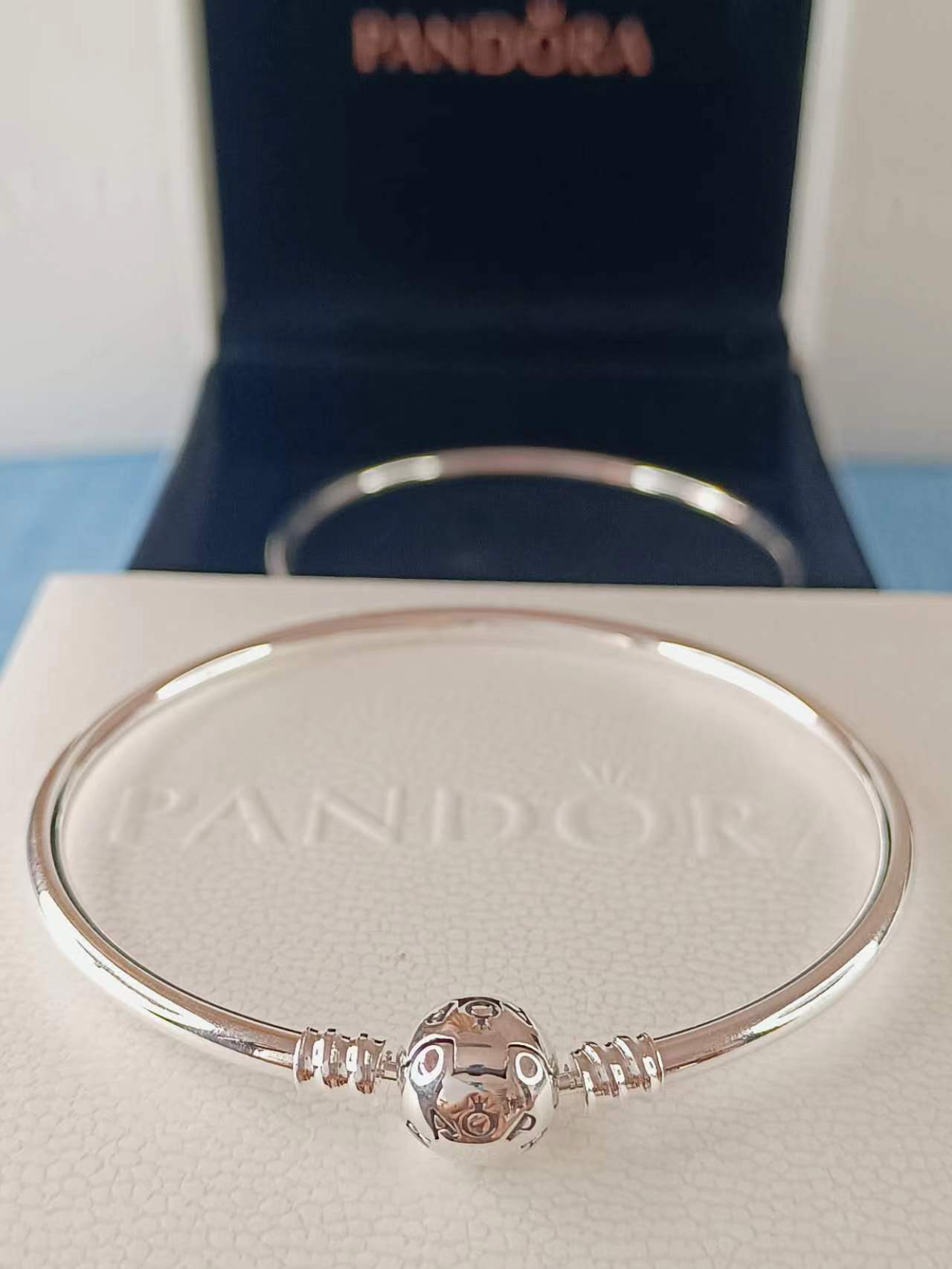 Moments Bangle Sterling silver