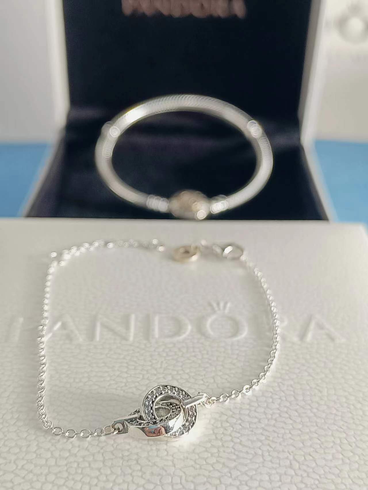 Signature Intertwined Pavé Chain Bracelet
