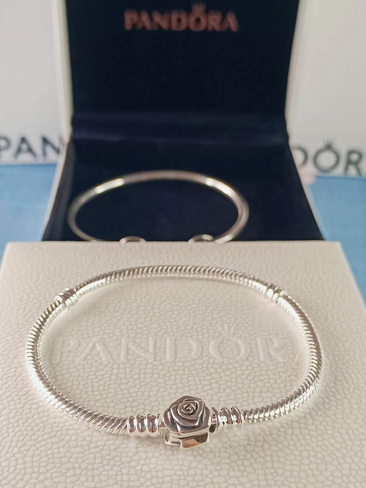 Moments Rose in Bloom Clasp Snake Chain Bracelet