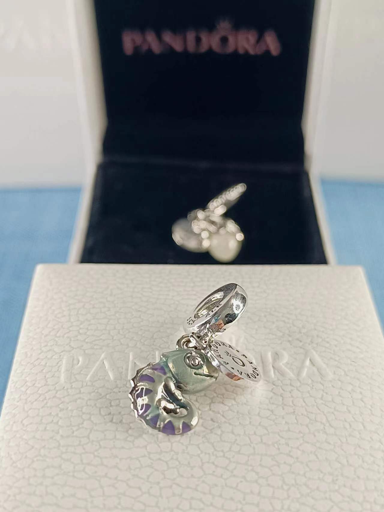 Color-changing Chameleon Dangle Charm