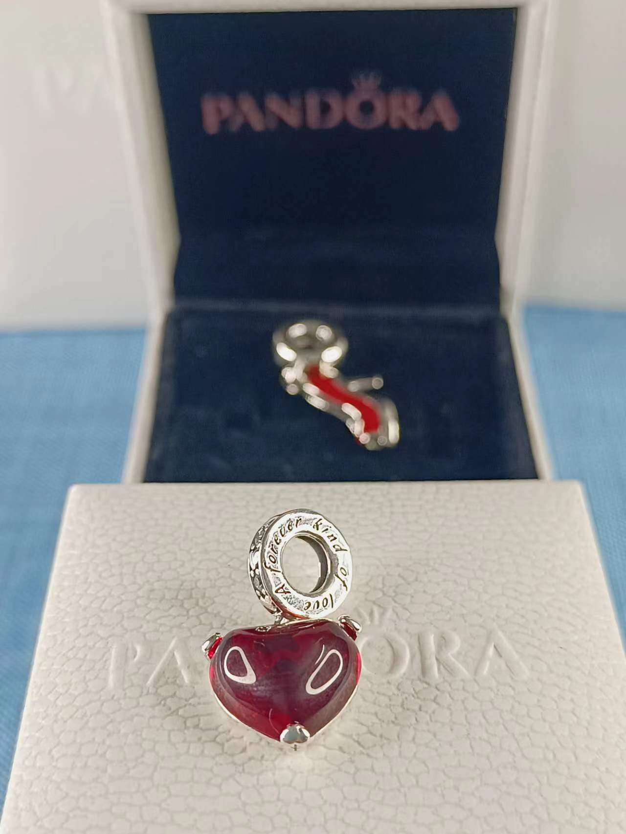 Disney Mickey and Minnie Mouse Kiss Red Murano Glass Dangle Charm