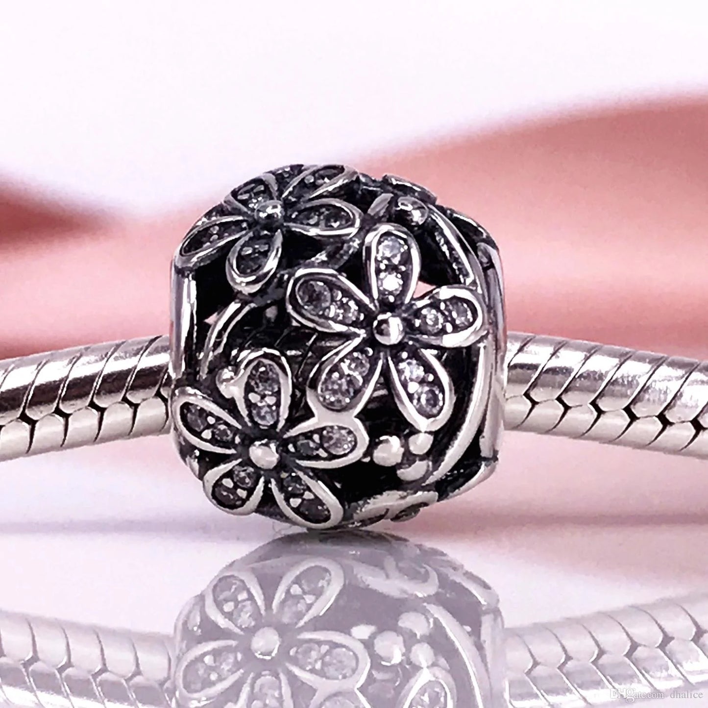 Dazzling Daisy Meadow Charm