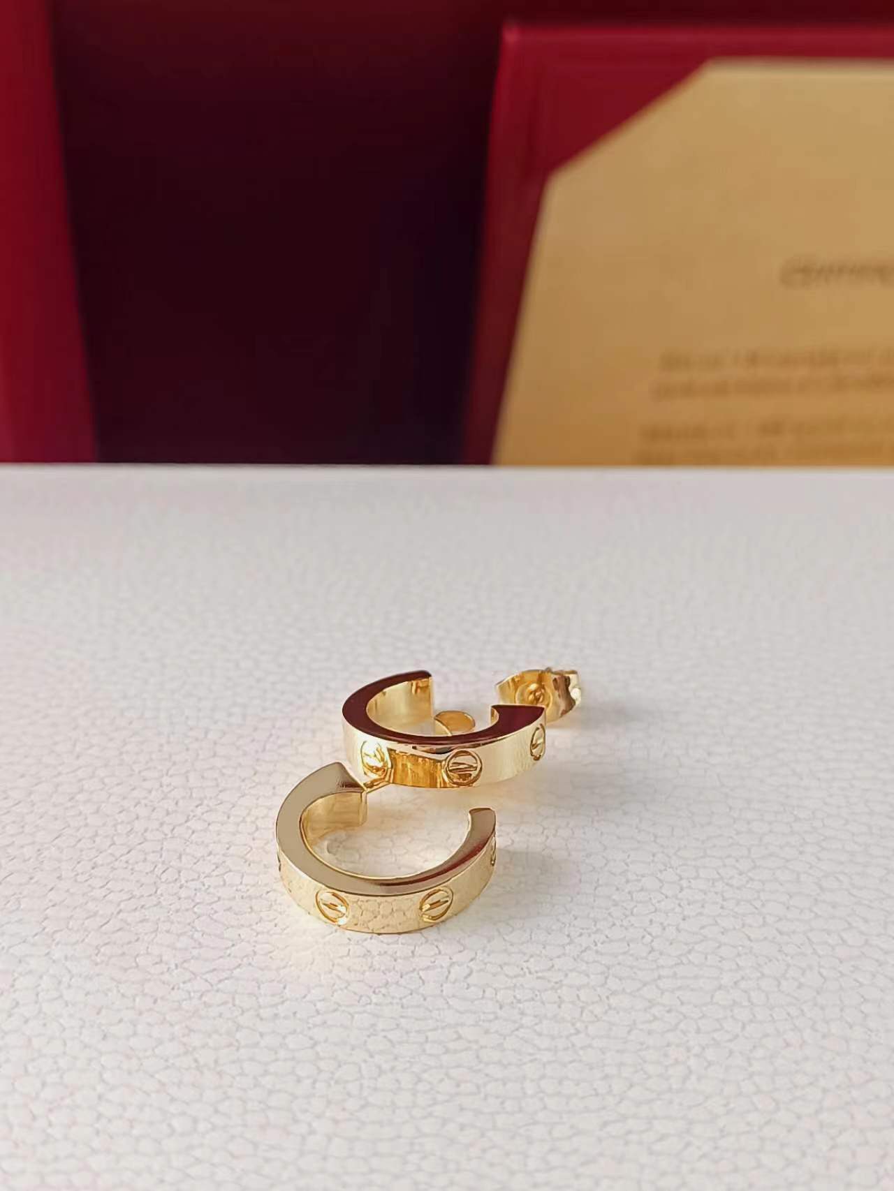 LOVE earrings yellow gold