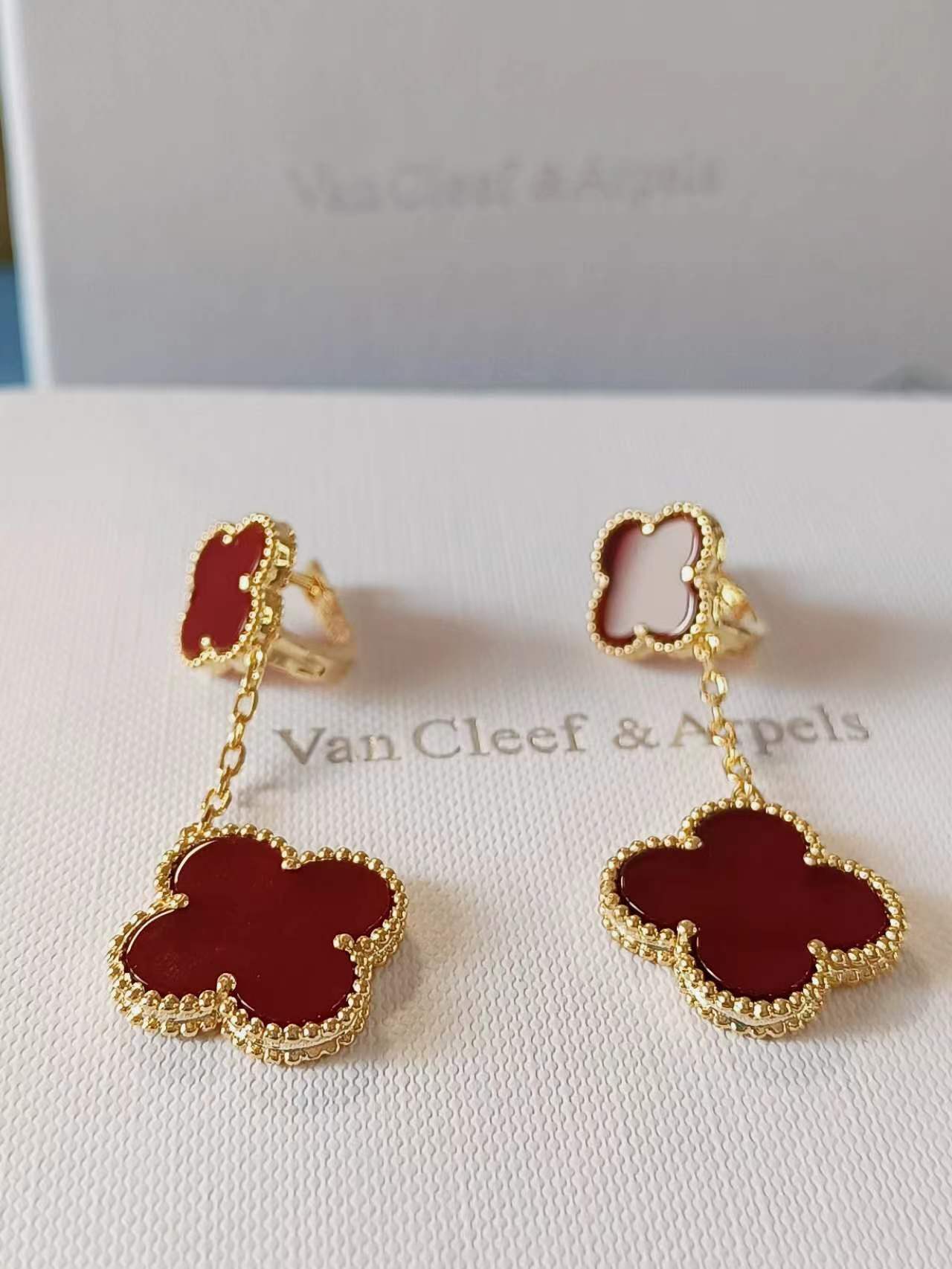 Four-Leaf-Clover Magic Alhambra Earrings Double Dark Red Agate