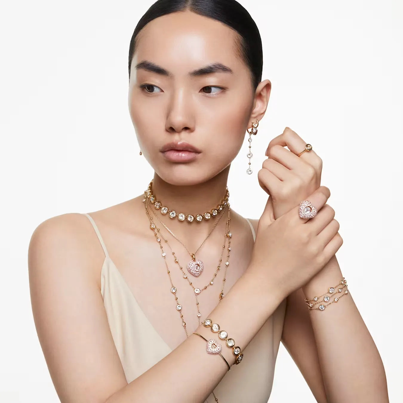 Idyllia Bangle, Crystal pearl, Heart, Pink, Gold-tone plated