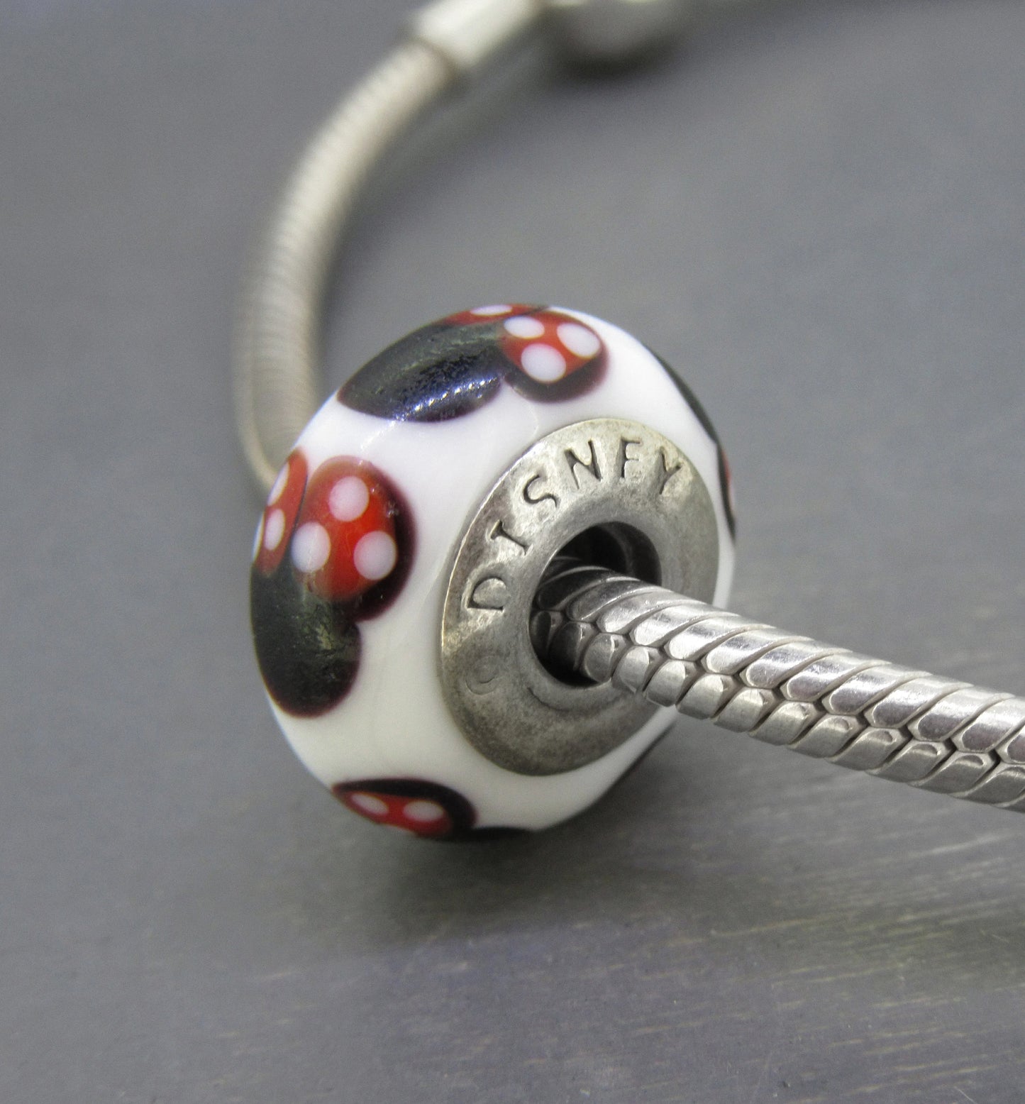 Disney Classic Minnie Murano Charm
