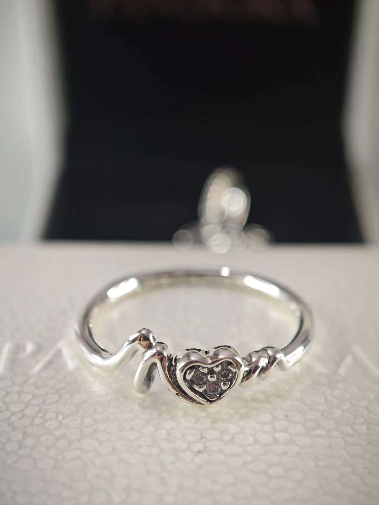 Mum Pavé Heart Ring