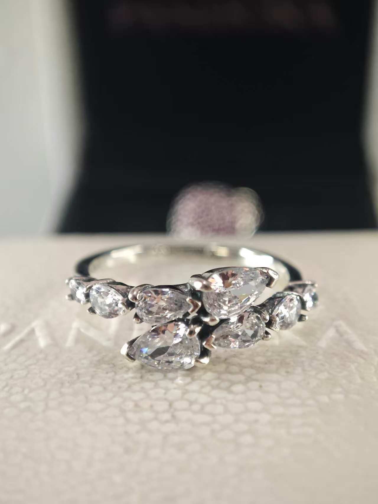 Sparkling Overlapping Band Ring