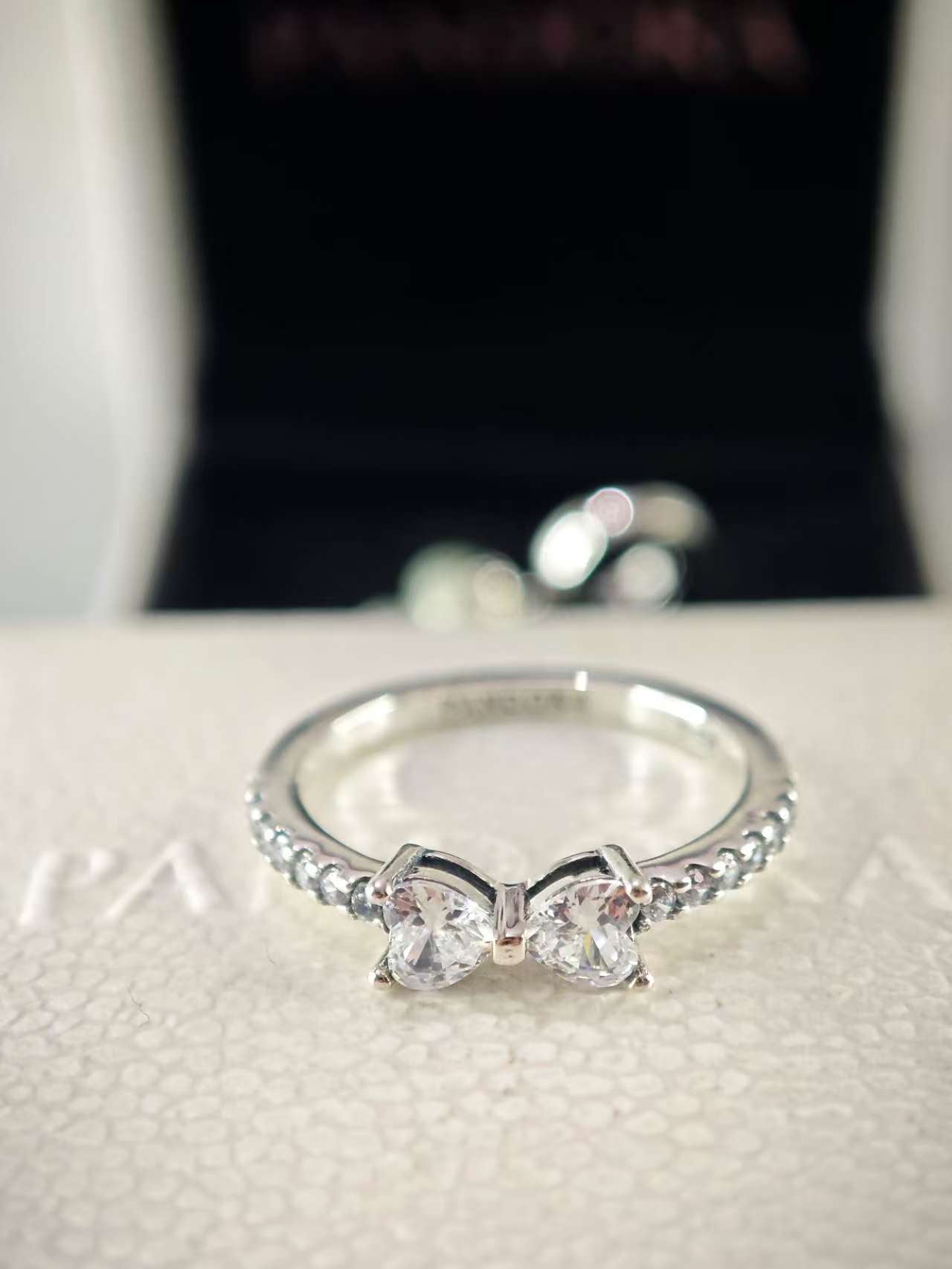 Sparkling Bow Ring