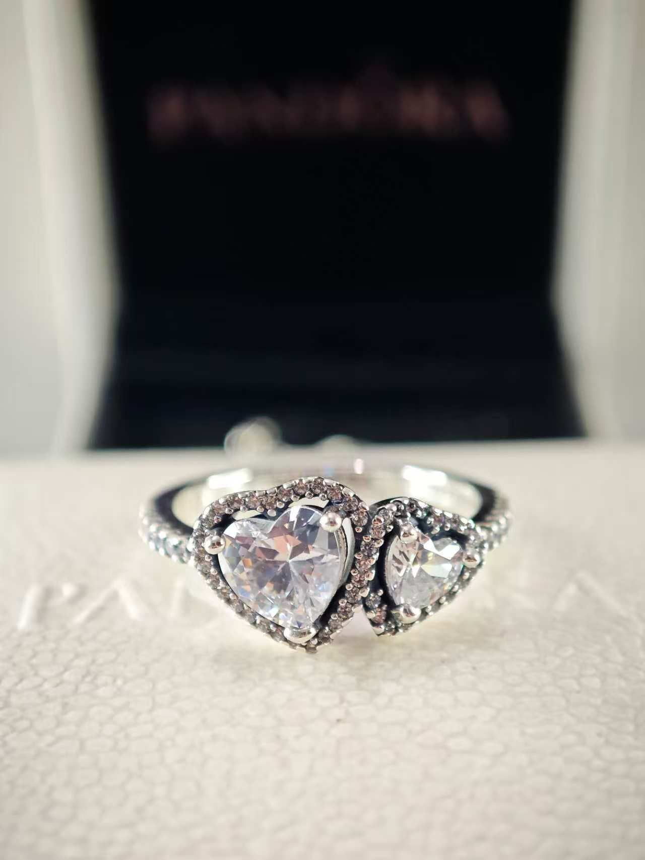 Sparkling Halo Hearts Ring