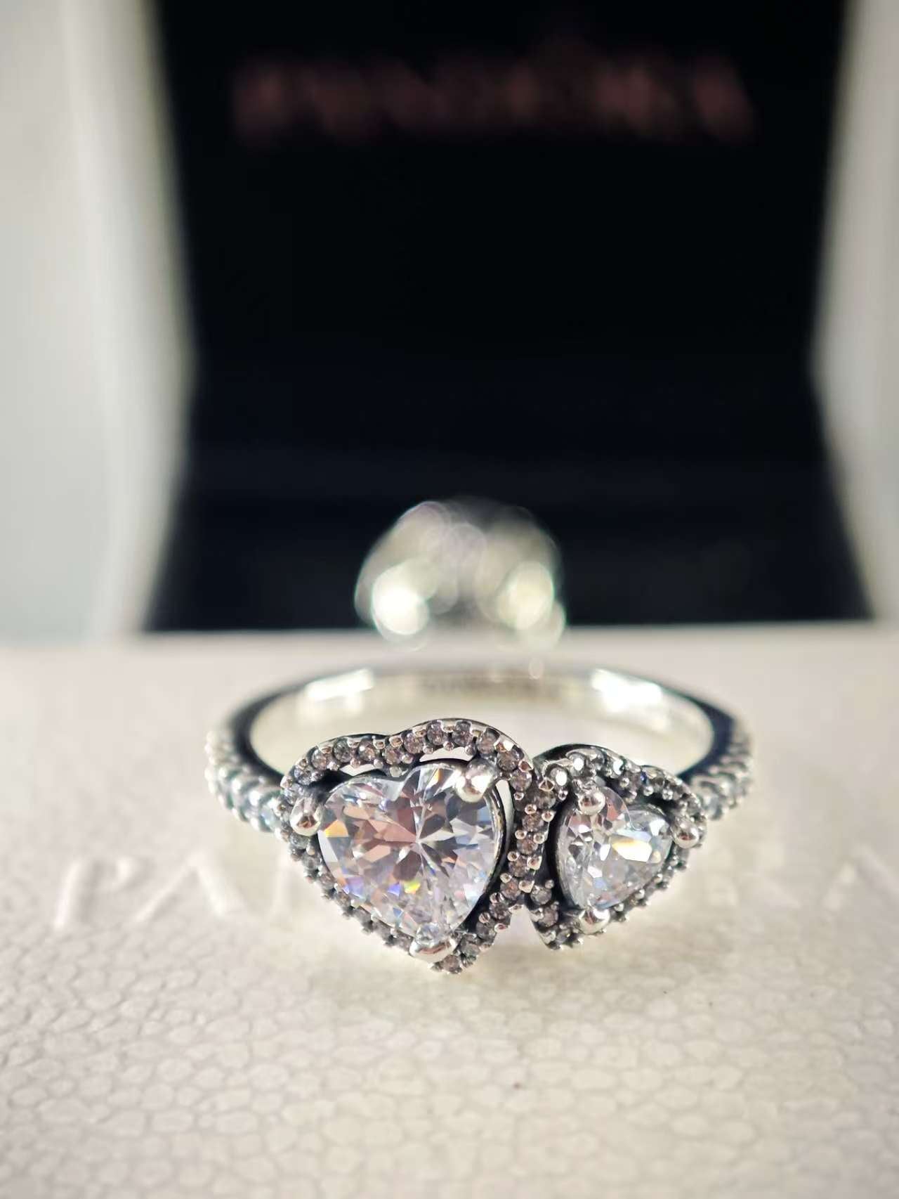 Sparkling Halo Hearts Ring