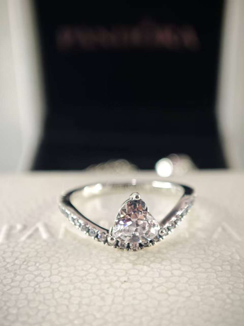 Wavy Pavé Heart Ring