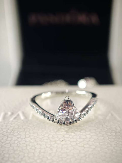 Wavy Pavé Heart Ring