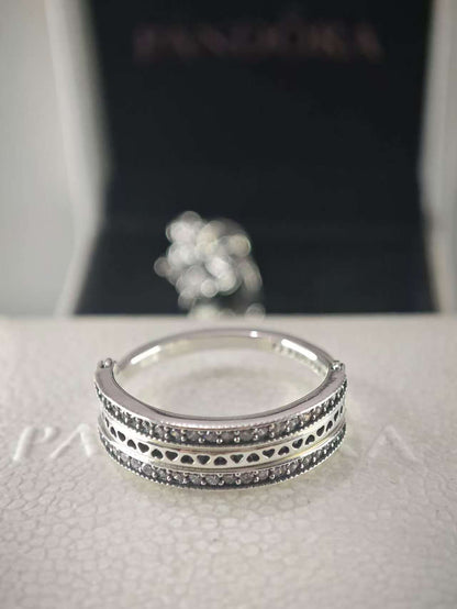Flipping Hearts of Reversible Ring