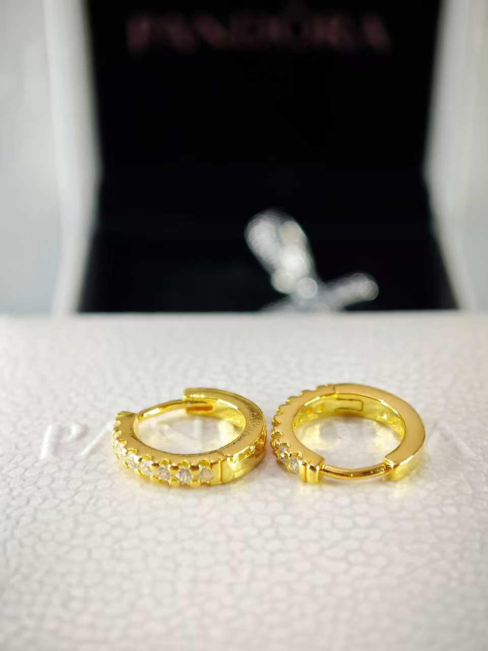 Sparkling Huggie Hoop Earrings Gold-plated