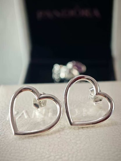Front-facing Heart Stud Earrings