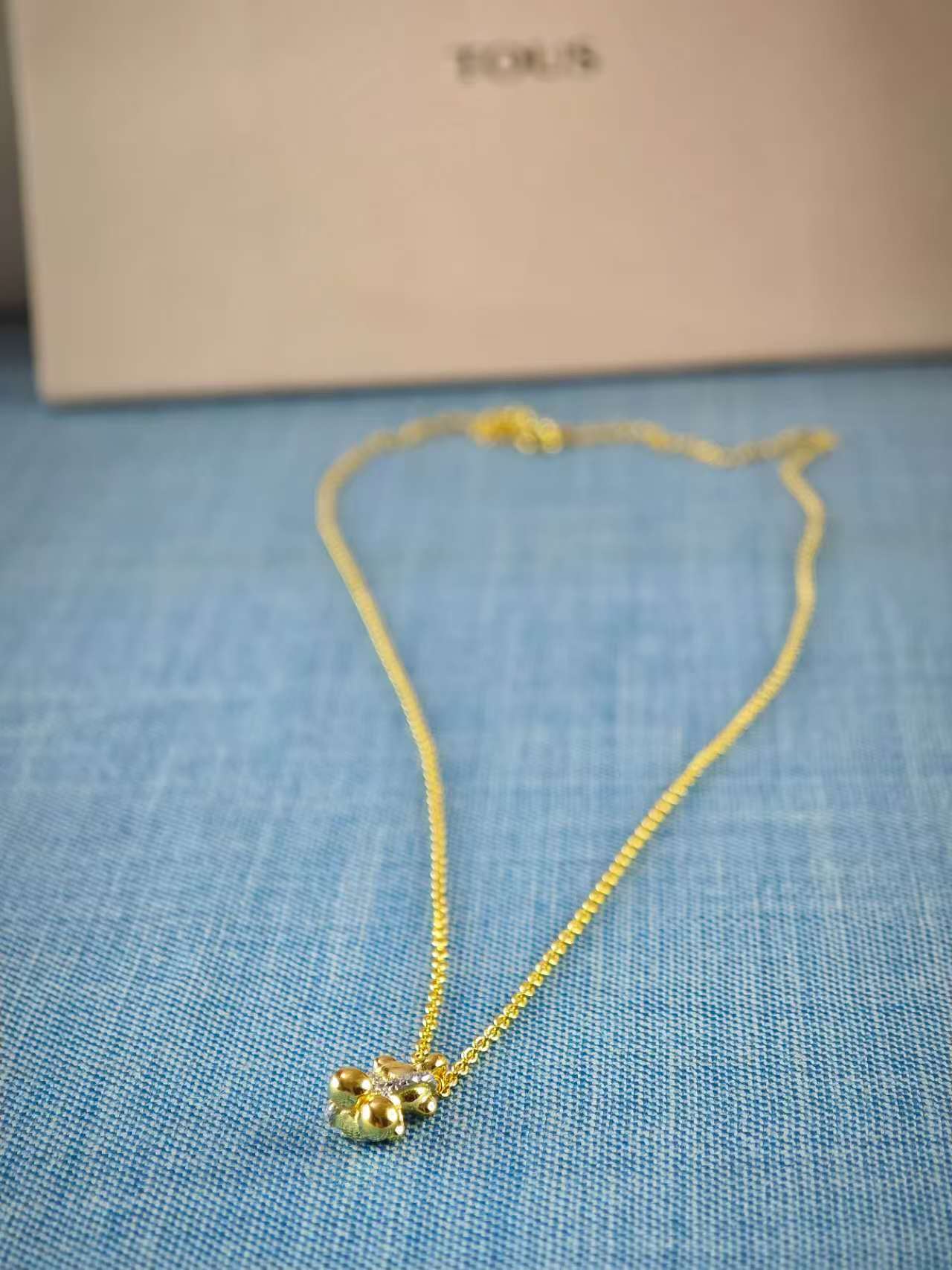 Short gold and diamonds bear Necklace Lligat