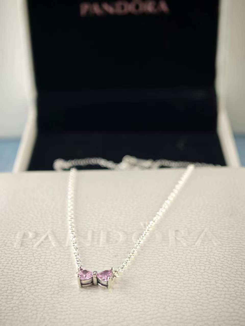 Rose Sparkling Bow Necklace