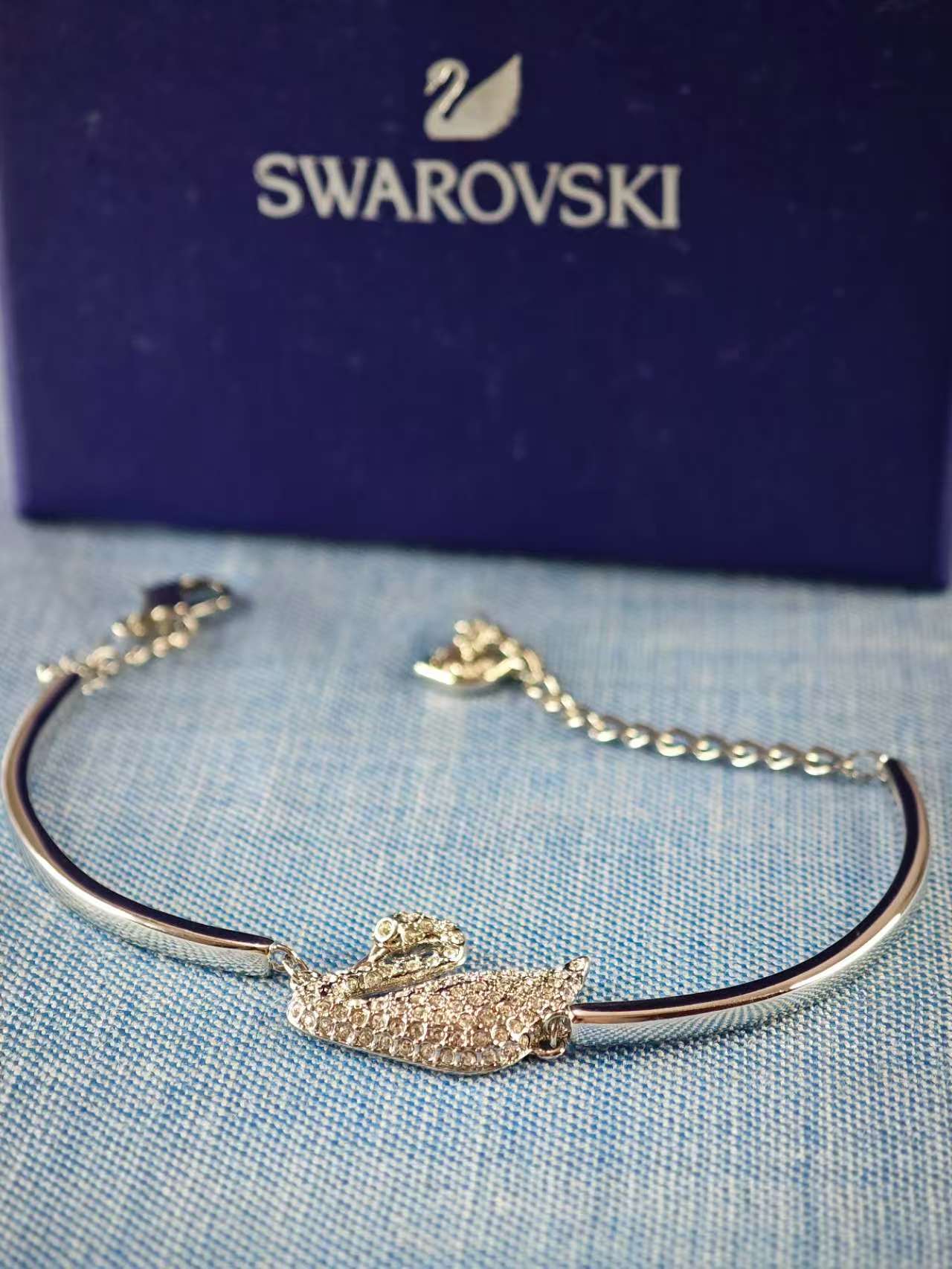Swan Bangle, White, Rhodium Plated