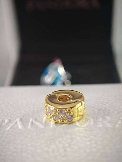 Gold Shining Elegance Clip with Silicone Core