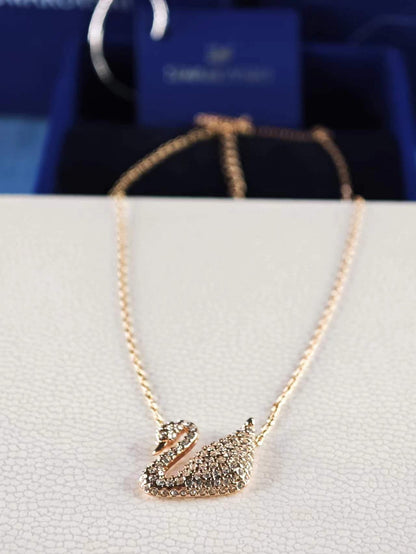 Iconic Swan Pendant White, Rose Gold Plating