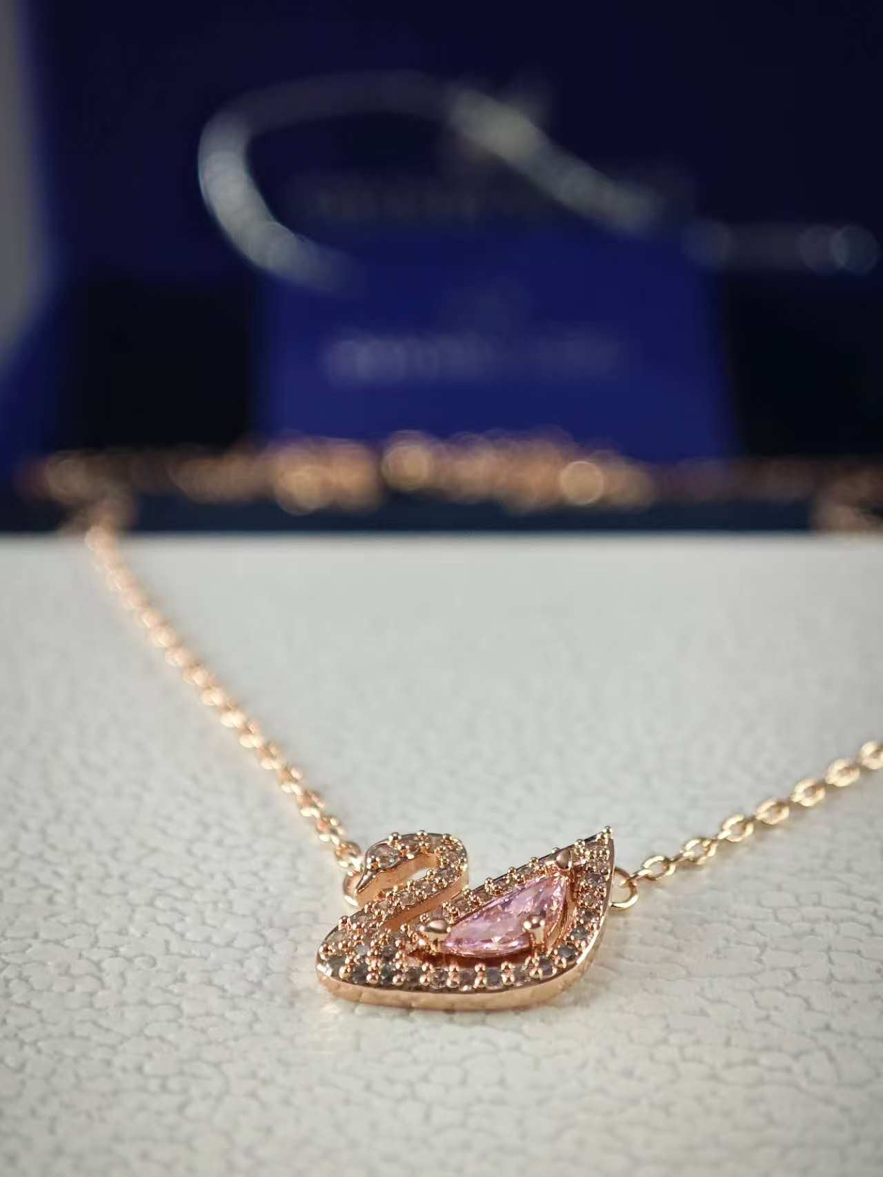 Swan necklace, Swan, Pink, Rose gold-tone plated