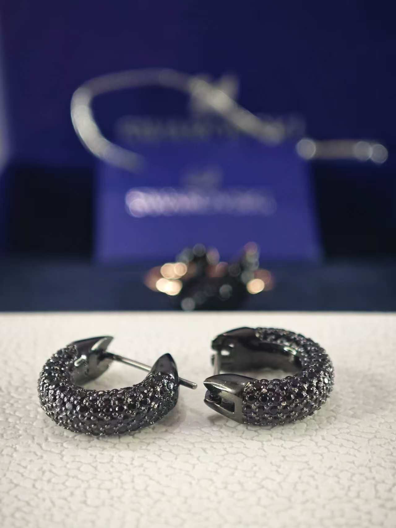 Dextera hoop earrings, Small, Black, Ruthenium plated
