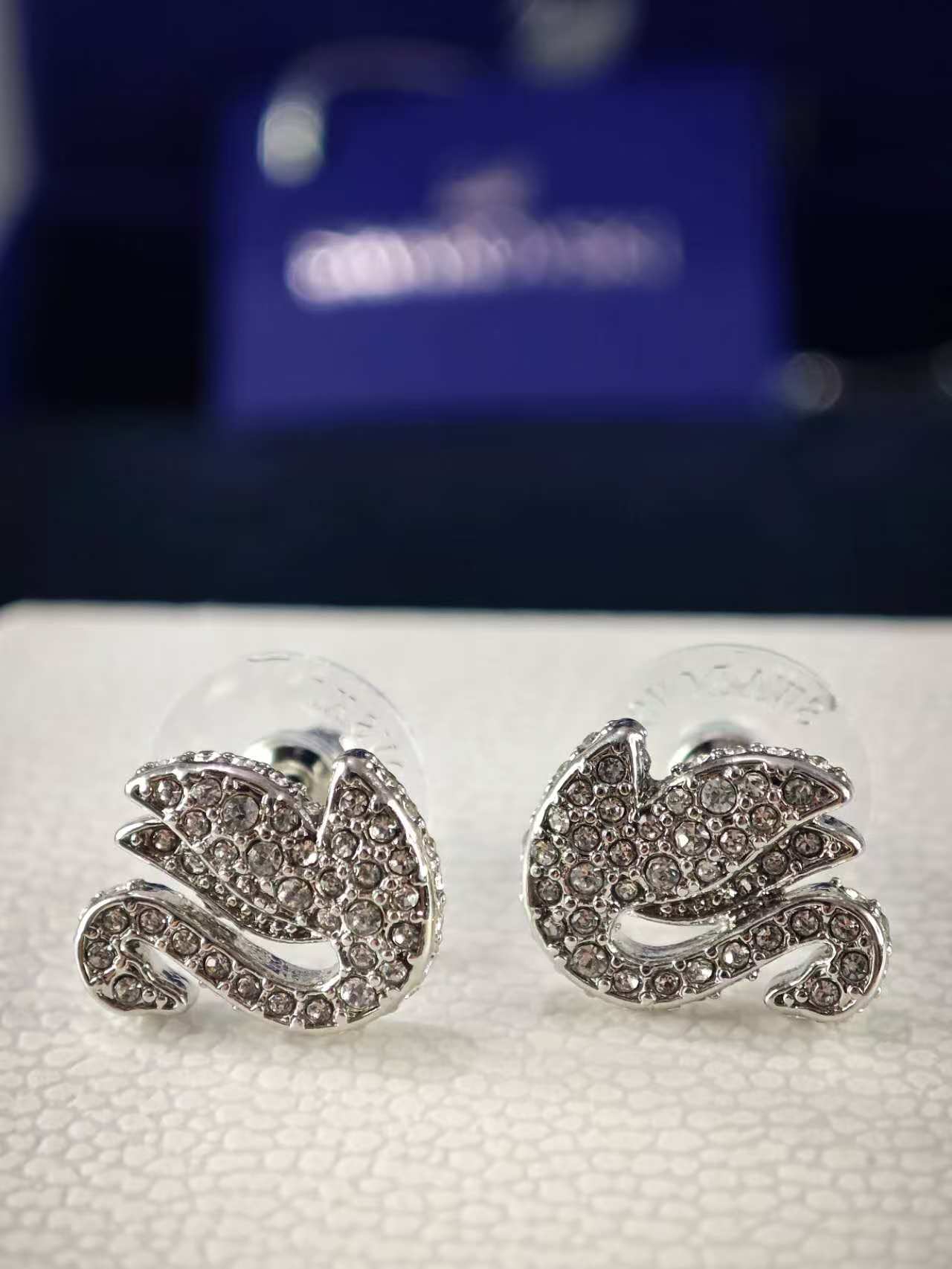 Iconic Swan stud earrings, Swan, White, Rhodium plated