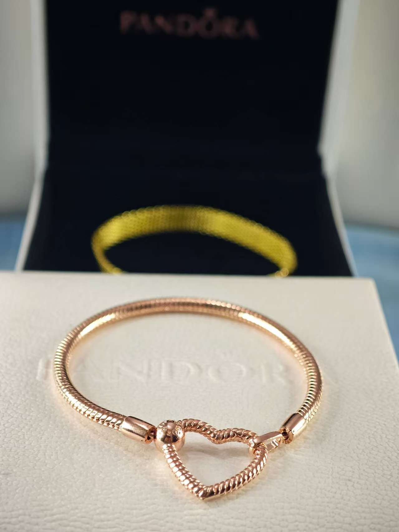 Heart Closure Snake Chain Bracelet with Rose Heart Closure