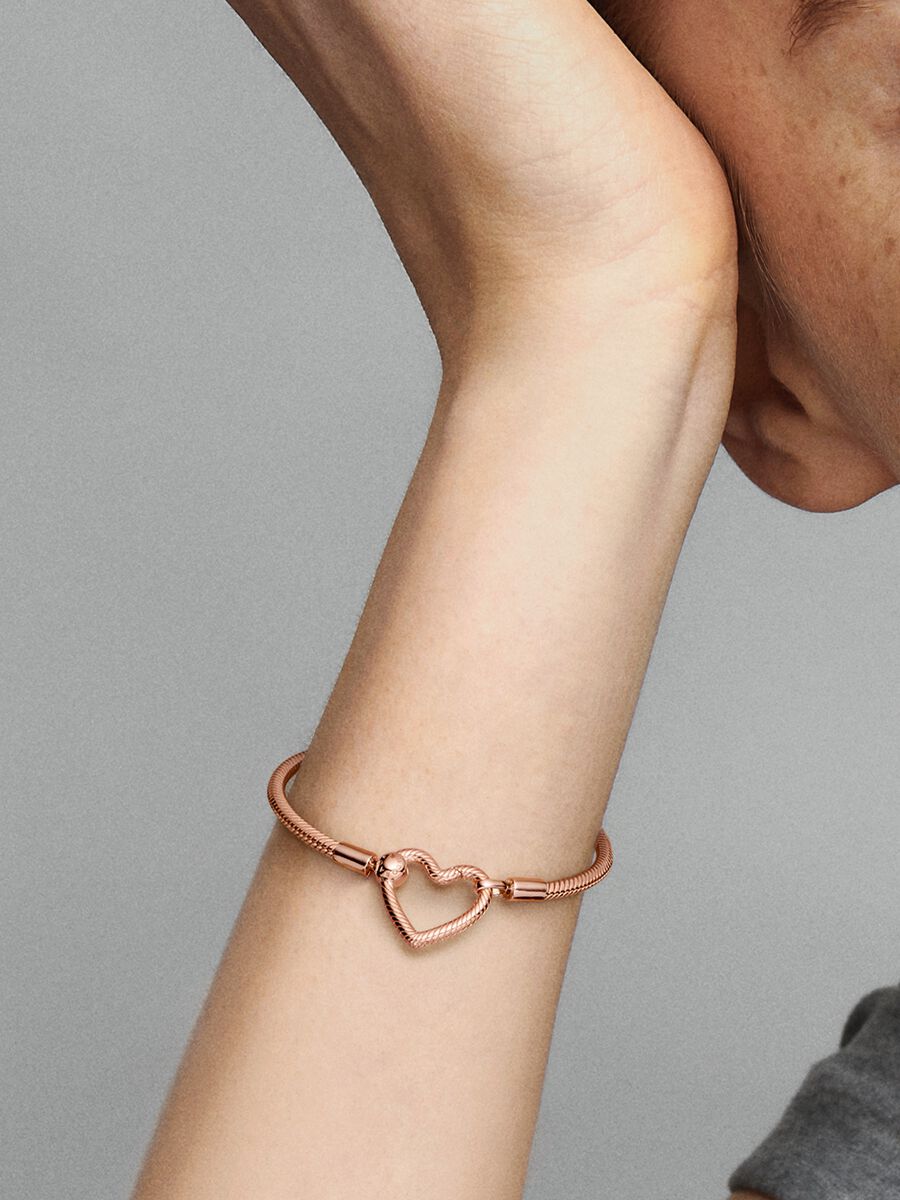 Heart Closure Snake Chain Bracelet with Rose Heart Closure