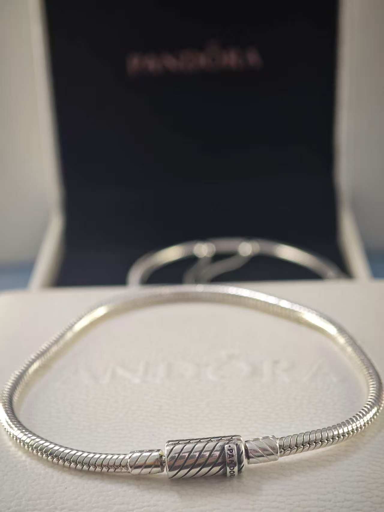 Easy-Close Magnetic Clasp Snake Chain Bracelet