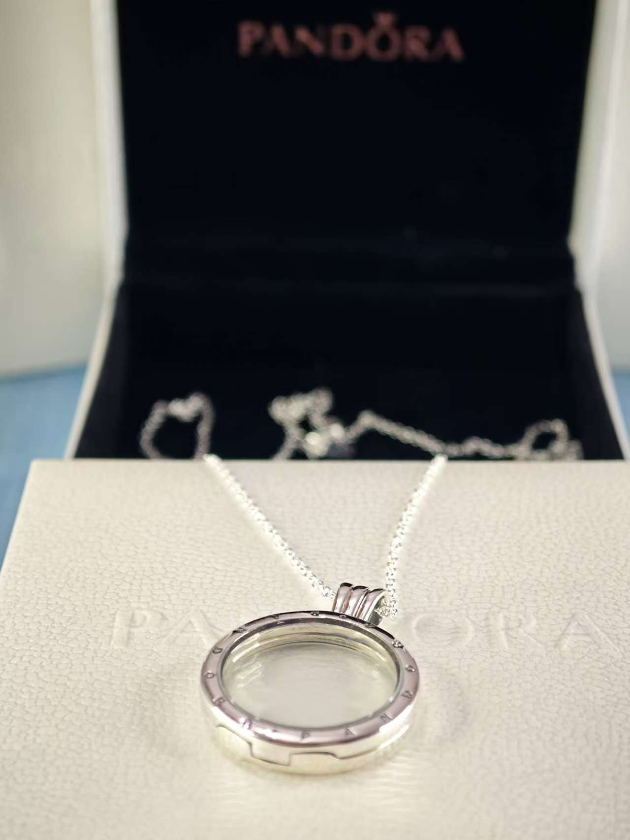 Medium Floating Locket