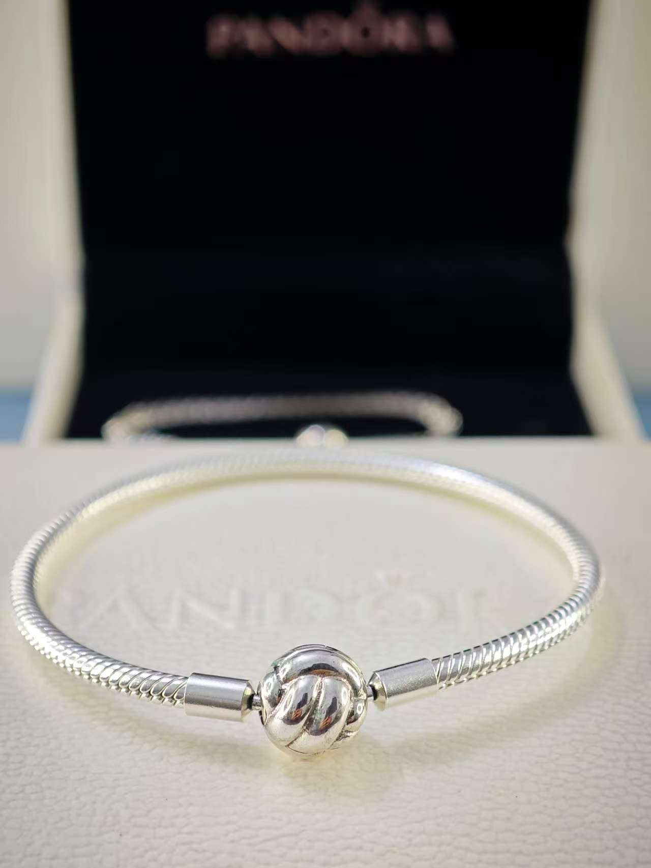 Moments Concentric Knot Snake Chain Bracelet