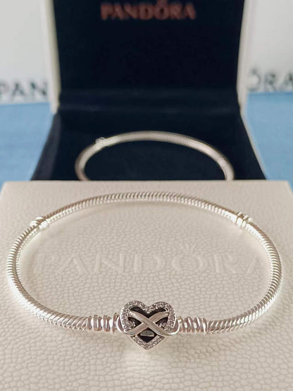Moments Sparkling Infinity Heart Clasp Snake Chain Bracelet