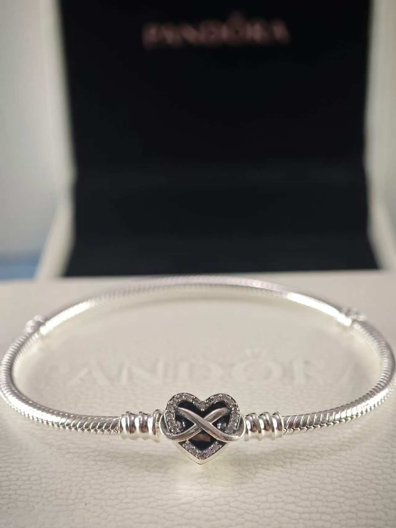 Moments Sparkling Infinity Heart Clasp Snake Chain Bracelet
