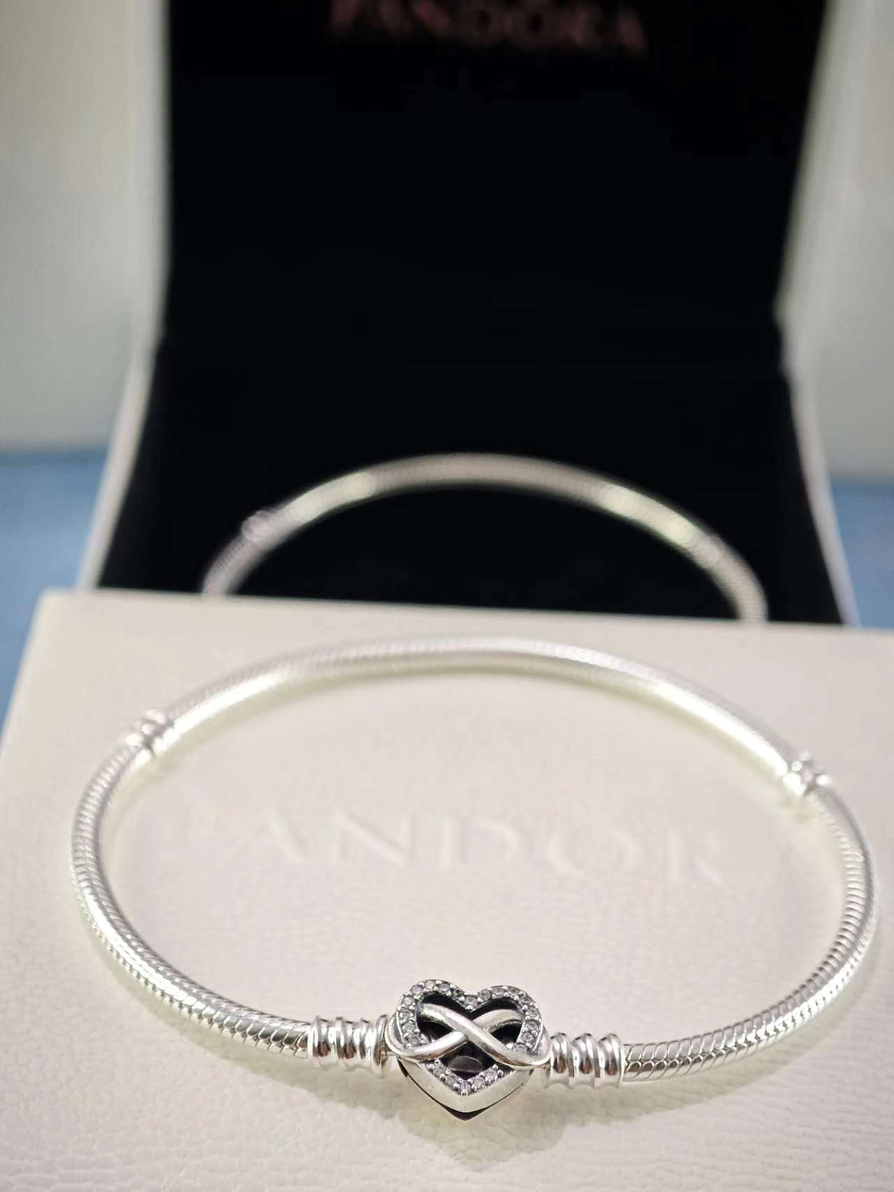 Moments Sparkling Infinity Heart Clasp Snake Chain Bracelet