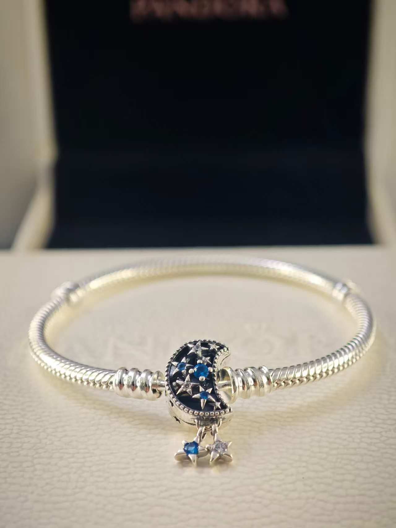 Moments Sparkling Moon Clasp Snake Chain Bracelet