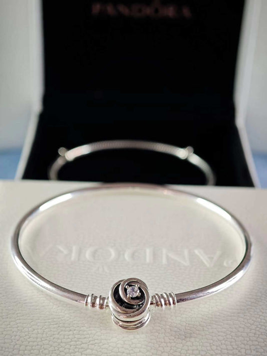 Moments Encircled Clasp Bangle
