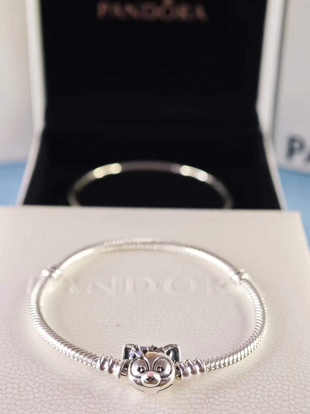 Disneyland Disney HK Exclusive Linabell Clasp Bracelet