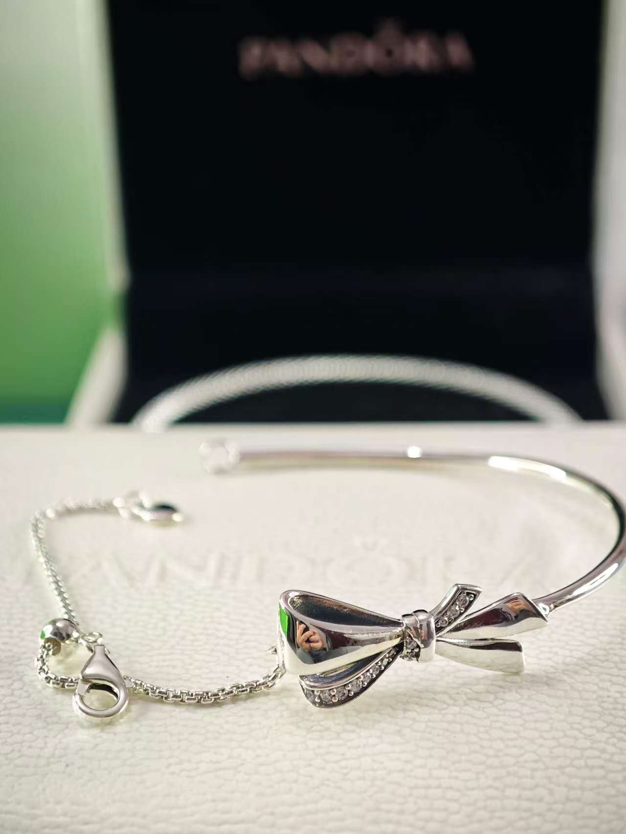 Brilliant Bow Bangle