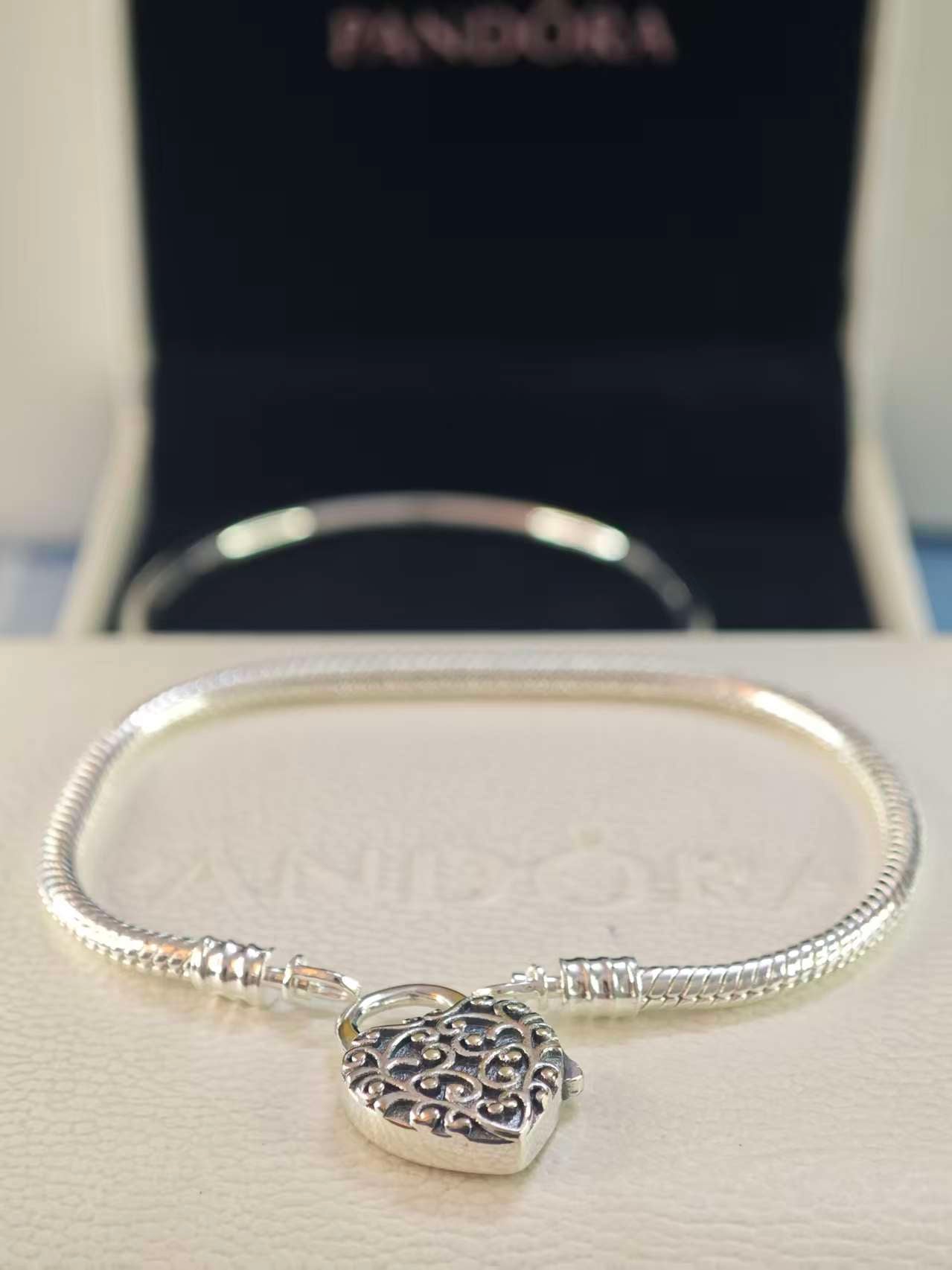 Smooth Bracelet with Regal Heart Clasp