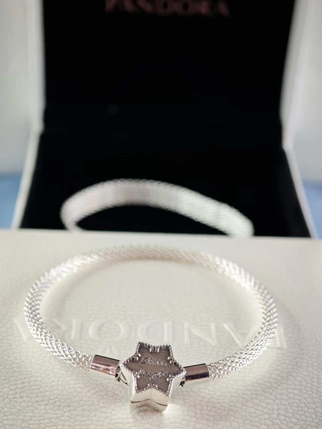 Bright Snowflake Mesh Bracelet