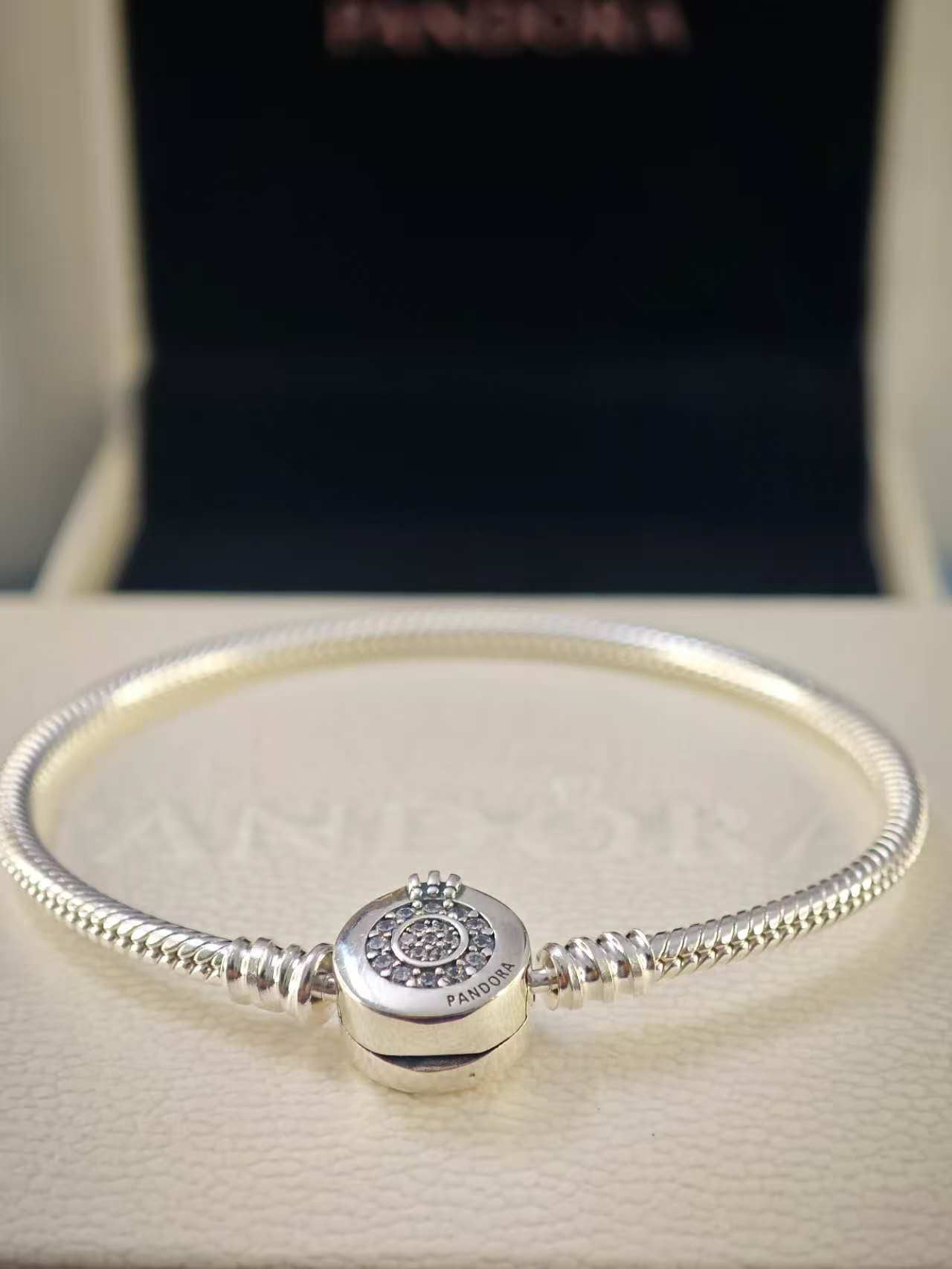 Moments Sparkling Crown O Snake Chain Bracelet