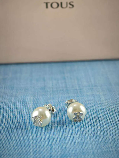 White Gold Puppies Earrings with Diamonds and Pearls