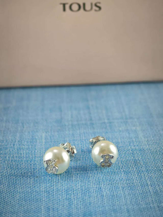 White Gold Puppies Earrings with Diamonds and Pearls