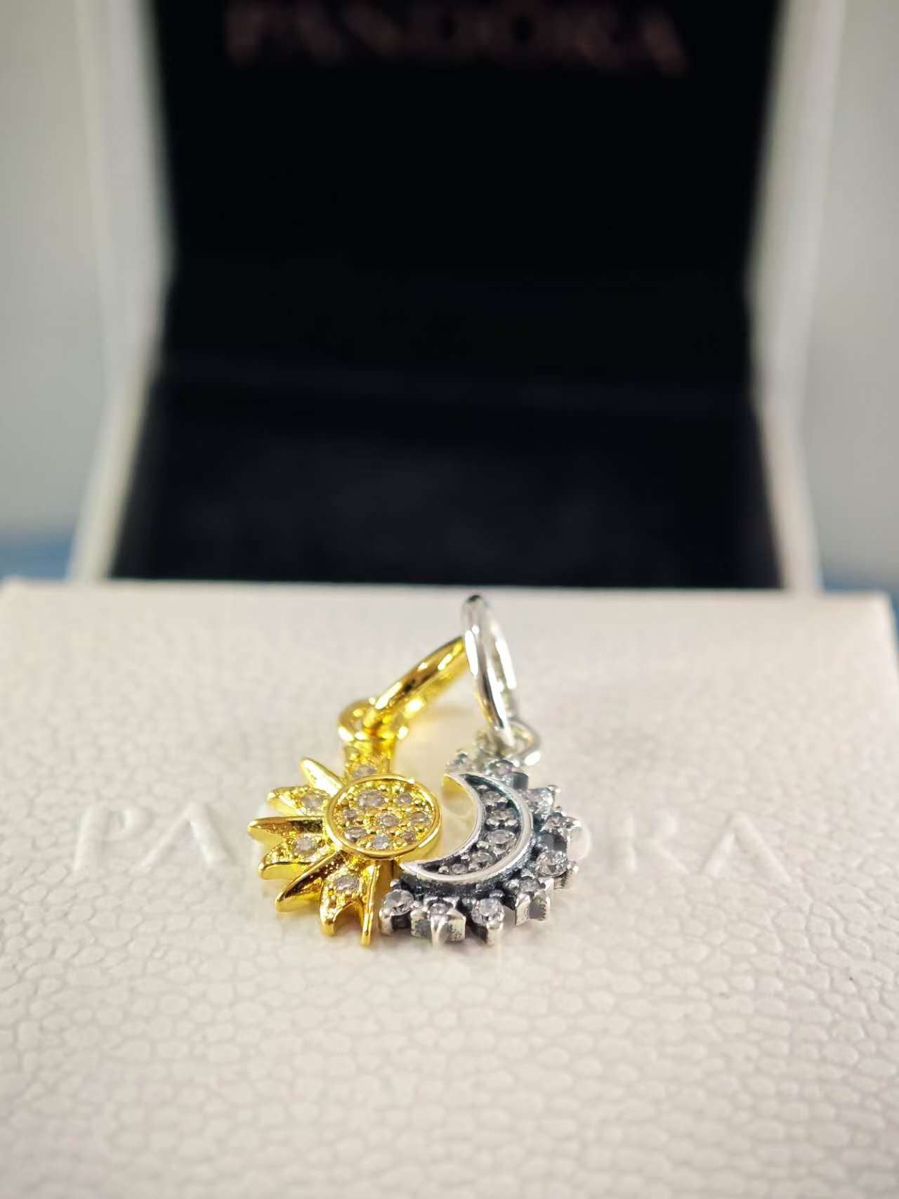 Splittable Sun and Moon Dangle Charm
