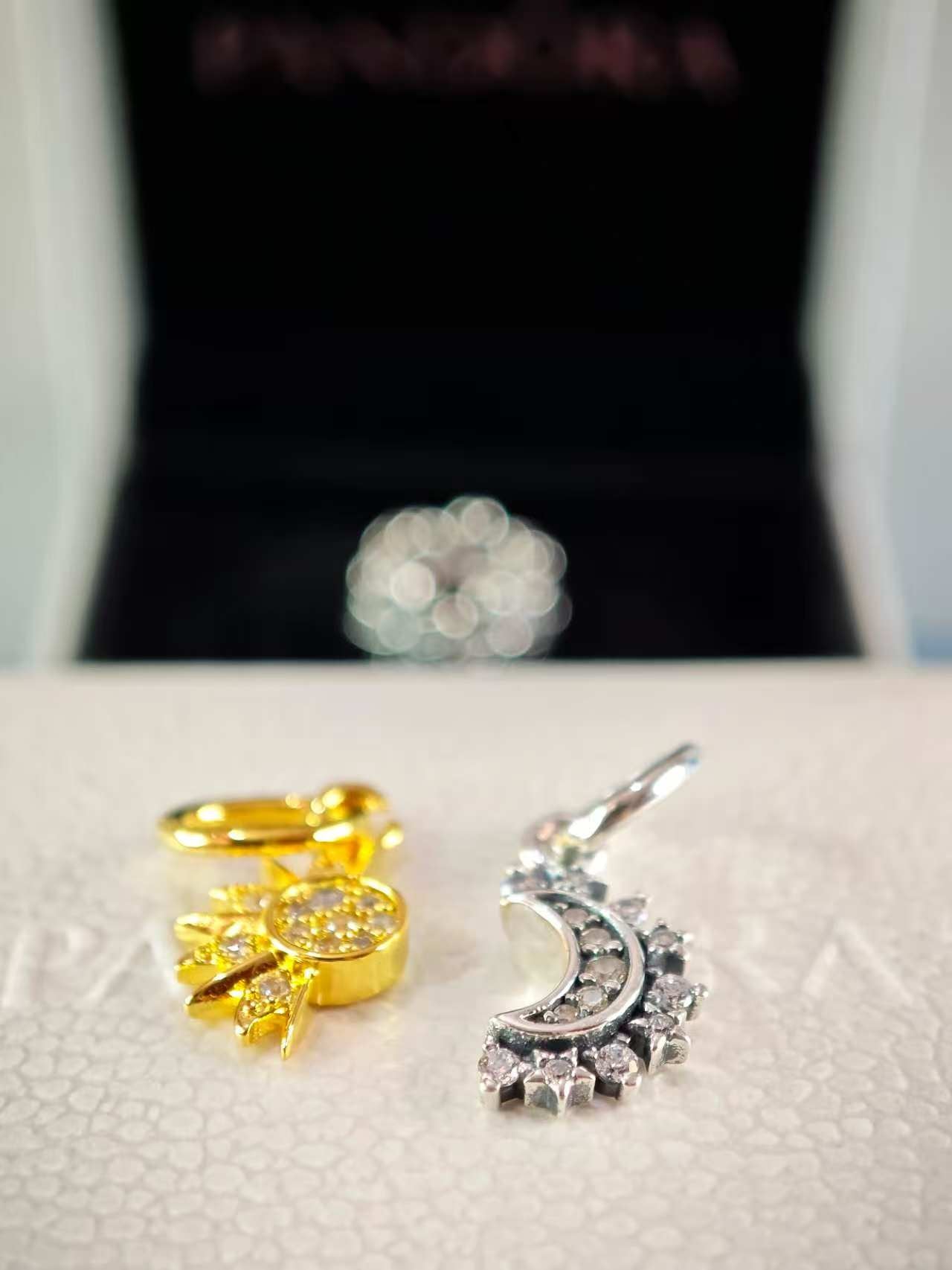 Splittable Sun and Moon Dangle Charm