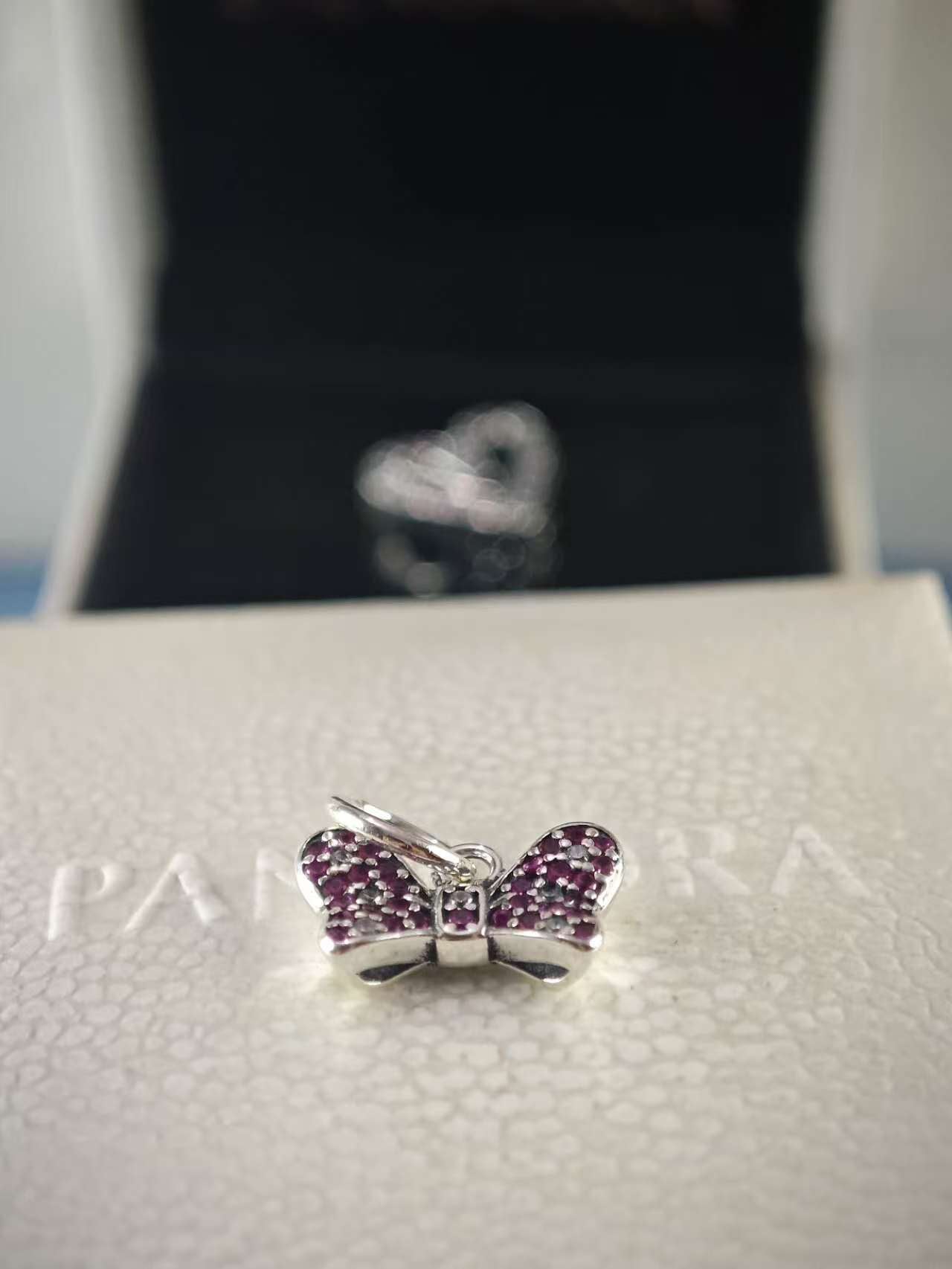 Disney Minnie's Sparkling Bow Pendant